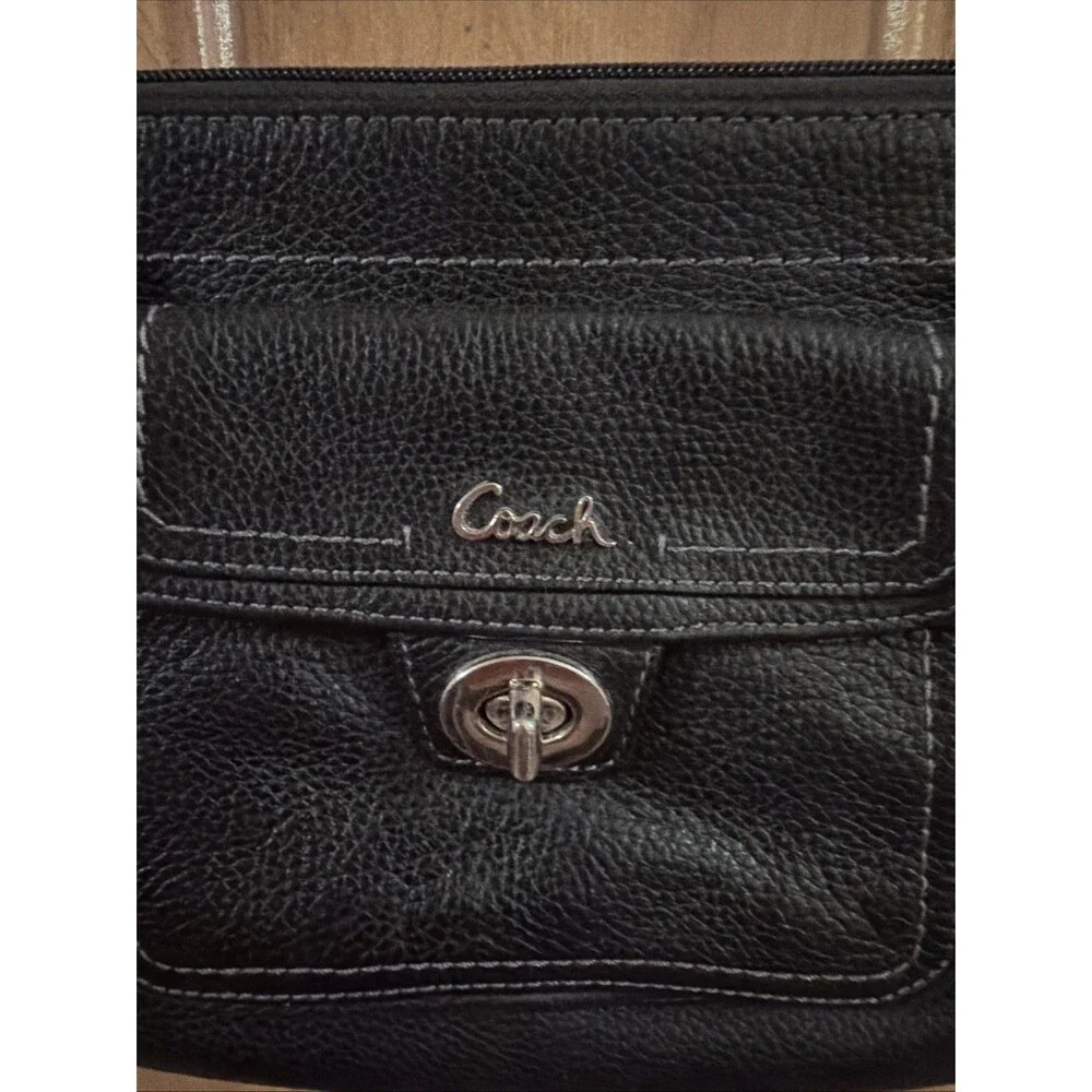 Coach Black Pebbled Leather Turn Lock Swingpack Crossbody Bag Purse. Great Cond!